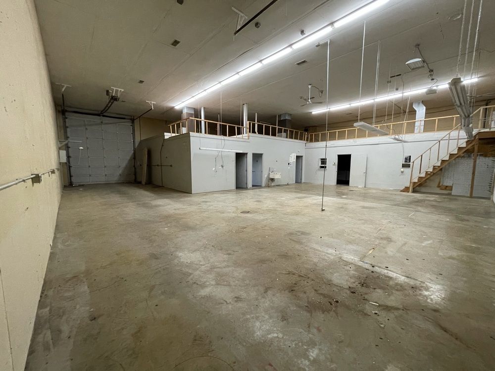 Industrial/Flex: 705 Greenway Dr, Columbus, IN 47201